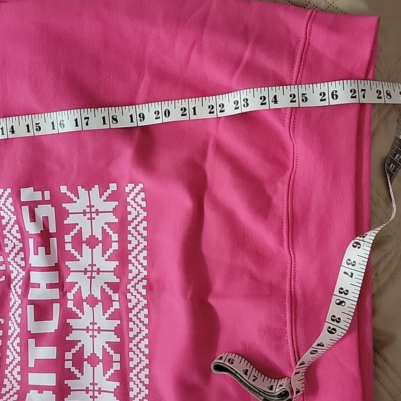 Pink Christmas Sweatshirt NWOT 💓 - Picture 4 of 6